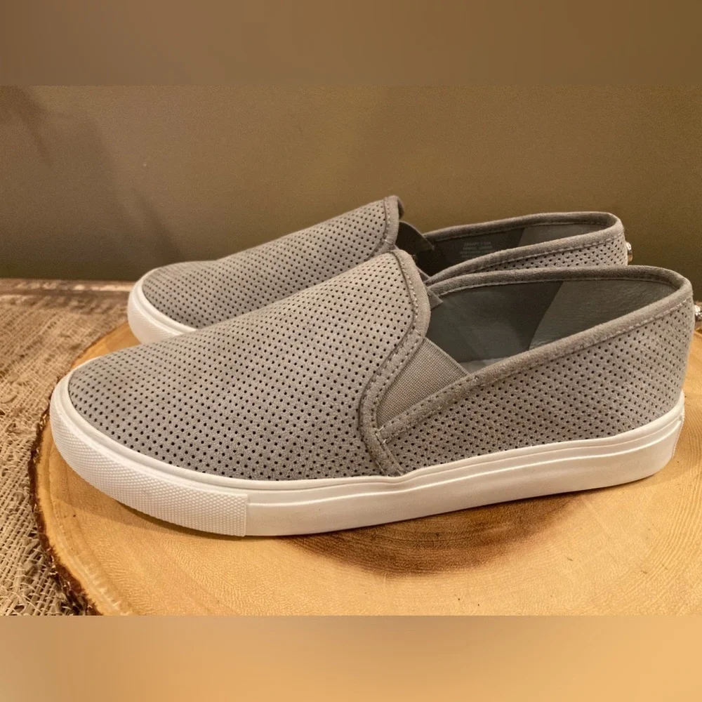 Steve Madden Women’s Zarayy Slip On Sneakers‎ Shoes Gray White Low Top Size 7.5